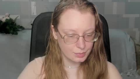 Snapshot of meowcr chatting on 04-12-26, 10:04 meowcr online show from 04-12-26, 10:04