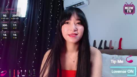 Snapshot of meowkami chatting on 09-19-25, 12:23 meowkami online show from 09-19-25, 12:23