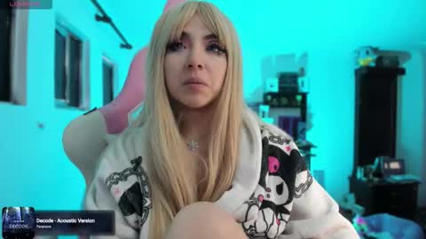 Snapshot of meowmelf chatting on 12-15-25, 08:02 meowmelf online show from 12-15-25, 08:02