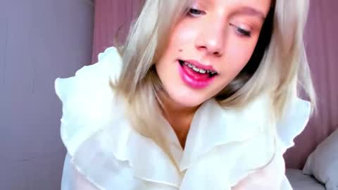 Lilu online show from 10-22-25, 02:23