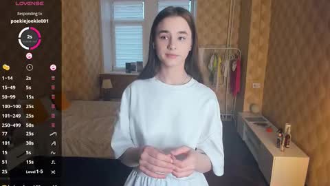 Snapshot of meoww_meows chatting on 11-17-25, 07:25 Julie online show from 11-17-25, 07:25