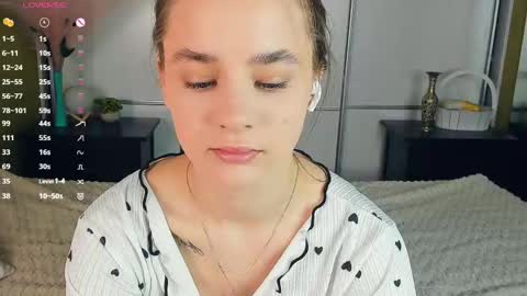 Julie online show from 04-11-26, 07:13