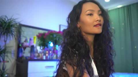 Snapshot of mercedesss_8 chatting on 12-19-25, 11:06 Next show on 03 Dec online show from 12-19-25, 11:06