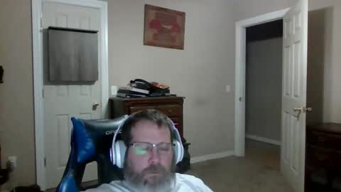 Snapshot of mercer1977 chatting on 02-11-26, 01:49 mercer1977 online show from 02-11-26, 01:49