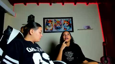 Snapshot of meredit_cristi23 chatting on 01-19-26, 04:38 CRISTI AND MEREDIT online show from 01-19-26, 04:38