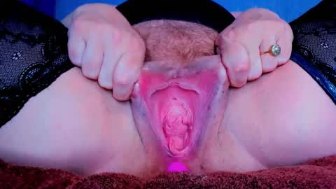 Snapshot of merelin_gold chatting on 03-05-25, 05:18 SOPHIE is the queen of squirt online show from 03-05-25, 05:18