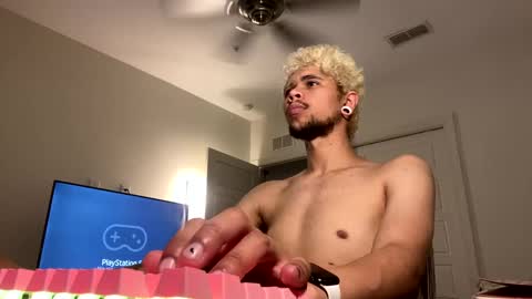 Snapshot of merlinharriss chatting on 02-25-25, 04:35 Merlinz Magic online show from 02-25-25, 04:35