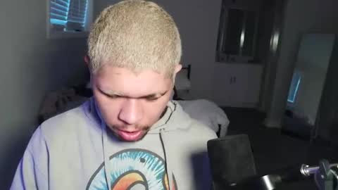 Snapshot of merlinharriss chatting on 01-18-26, 08:12 Merlinz Magic online show from 01-18-26, 08:12