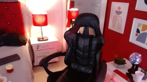 Snapshot of merly_chica chatting on 11-11-25, 01:44 merly online show from 11-11-25, 01:44