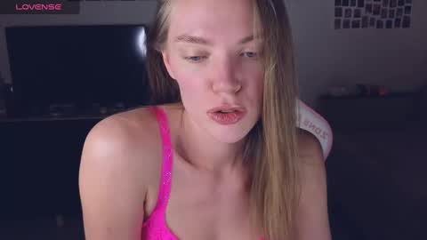 Snapshot of merry_dancers_ chatting on 12-30-24, 05:02 Susan online show from 12-30-24, 05:02