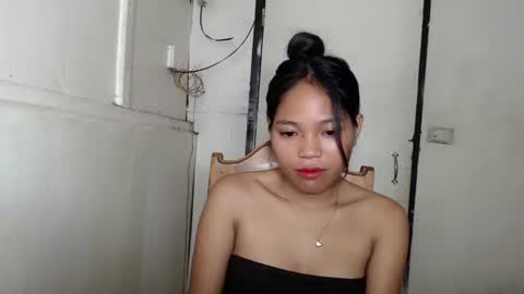 Snapshot of merryrose143 chatting on 04-21-26, 05:50 merryrose143 online show from 04-21-26, 05:50