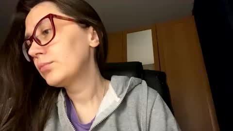 Snapshot of mesmerizing_hypn0_goddess chatting on 12-21-25, 09:22 Jessica online show from 12-21-25, 09:22