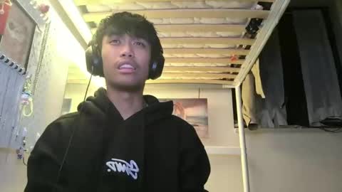 Snapshot of mhhhniceass chatting on 02-20-25, 11:54 hyde online show from 02-20-25, 11:54