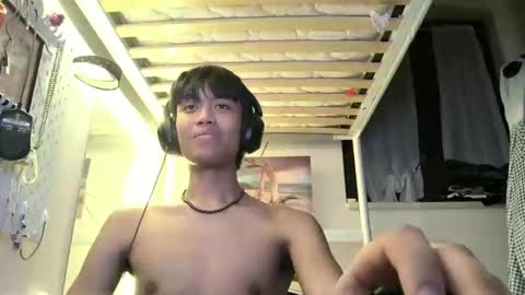 Snapshot of mhhhniceass chatting on 02-28-25, 03:26 hyde online show from 02-28-25, 03:26