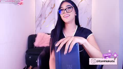 Snapshot of mhia_kate chatting on 05-14-26, 12:01 Mhia Kate online show from 05-14-26, 12:01