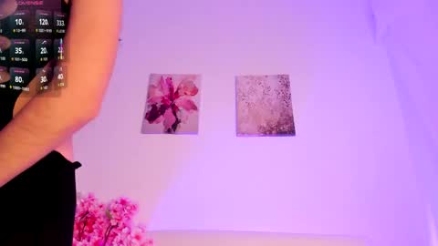Snapshot of mia120923 chatting on 05-21-26, 05:42 Mia online show from 05-21-26, 05:42