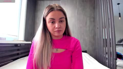 Mia online show from 02-04-26, 03:56