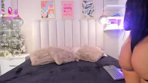 mia__bailey_ online show from 05-27-26, 03:03