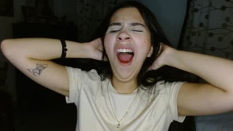 Mia online show from 01-05-25, 12:52