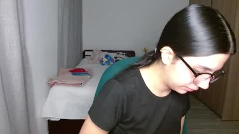 Mia online show from 11-08-25, 03:07