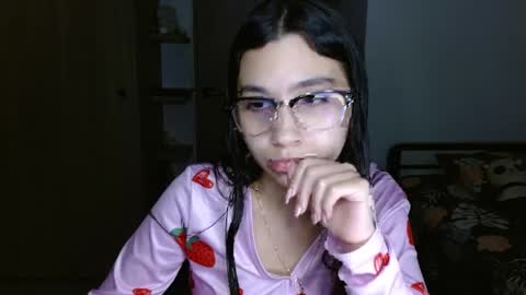 Snapshot of mia__lopez_ chatting on 05-05-26, 01:35 Mia online show from 05-05-26, 01:35