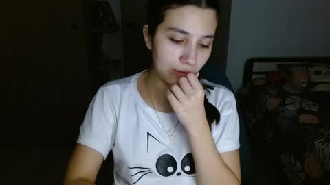 Snapshot of mia__lopez_ chatting on 05-21-26, 05:03 Mia online show from 05-21-26, 05:03
