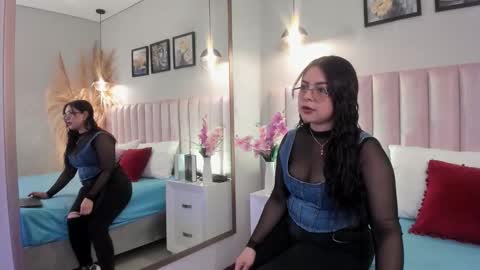 Mia online show from 11-08-25, 12:16