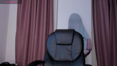 Mia online show from 04-21-26, 02:34