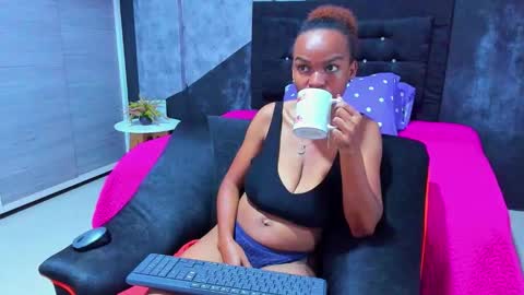 Snapshot of mia__thomson_ chatting on 02-26-26, 12:26 MIA online show from 02-26-26, 12:26