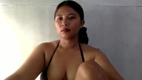 Snapshot of mia_bella04 chatting on 02-21-26, 02:23 mia_bella04 online show from 02-21-26, 02:23