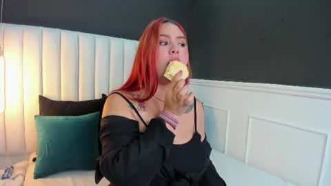 Mia online show from 06-26-26, 04:33