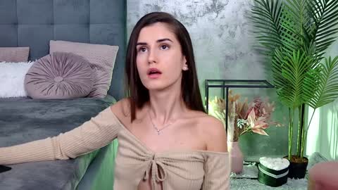 Freya Allen online show from 12-11-24, 10:06