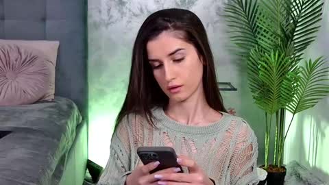 Freya Allen online show from 02-16-25, 09:16