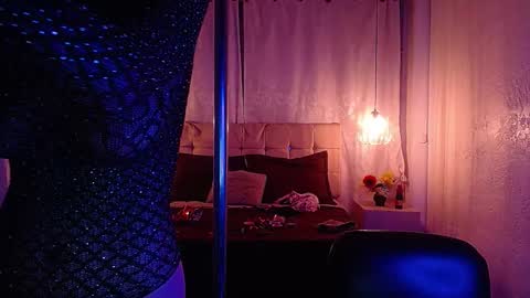 Snapshot of mia_collens_ chatting on 01-04-25, 02:03 MIA online show from 01-04-25, 02:03