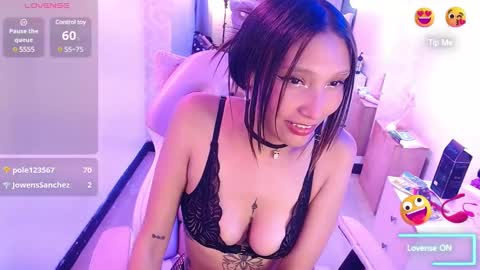 Snapshot of mia_collens_ chatting on 02-14-25, 03:43 MIA online show from 02-14-25, 03:43