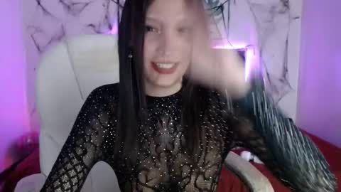 Snapshot of mia_collens_ chatting on 10-21-25, 01:17 MIA online show from 10-21-25, 01:17