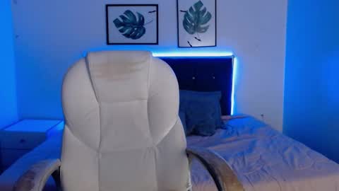 Snapshot of mia_collens_ chatting on 11-07-25, 03:28 MIA online show from 11-07-25, 03:28