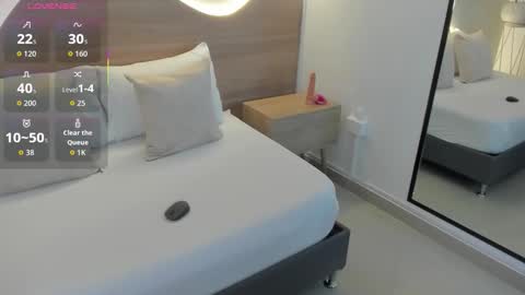 M I A  online show from 11-19-25, 02:44