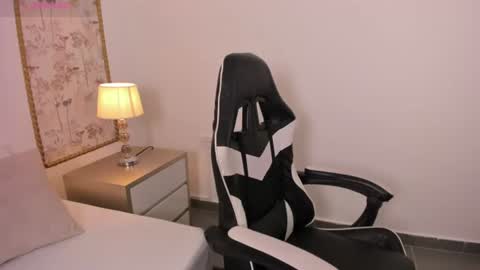 M I A  online show from 06-11-26, 02:53