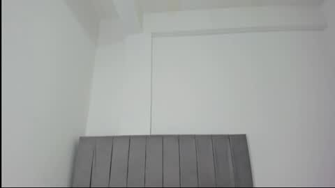 Snapshot of mia_cute25 chatting on 01-13-26, 12:43 online show from 01-13-26, 12:43