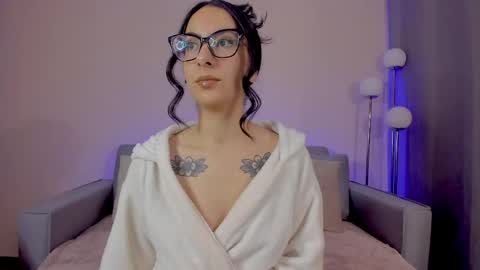 Snapshot of mia_daniellshot chatting on 04-14-26, 12:22 Sarah Luna online show from 04-14-26, 12:22