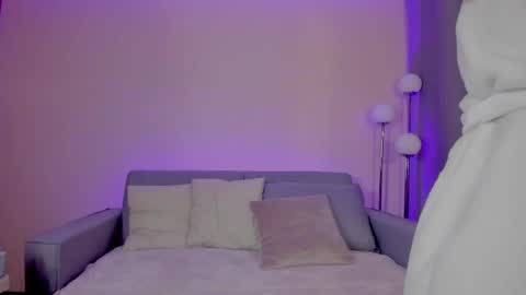 Snapshot of mia_daniellshot chatting on 04-17-26, 11:24 Sarah Luna online show from 04-17-26, 11:24