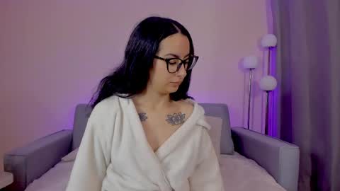 Snapshot of mia_daniellshot chatting on 04-21-26, 12:00 Sarah Luna online show from 04-21-26, 12:00