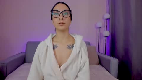 Snapshot of mia_daniellshot chatting on 04-22-26, 12:18 Sarah Luna online show from 04-22-26, 12:18
