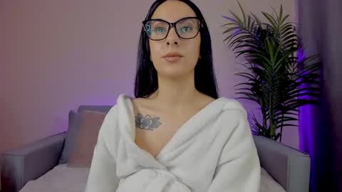 Snapshot of mia_daniellshot chatting on 04-25-26, 11:24 Sarah Luna online show from 04-25-26, 11:24