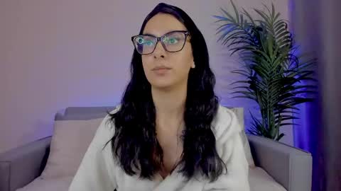 Snapshot of mia_daniellshot chatting on 04-28-26, 11:26 Sarah Luna online show from 04-28-26, 11:26