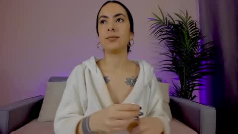 Snapshot of mia_daniellshot chatting on 04-30-26, 12:11 Sarah Luna online show from 04-30-26, 12:11