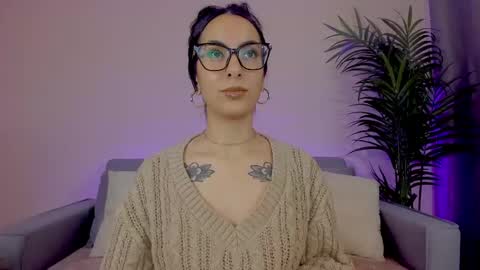 Snapshot of mia_daniellshot chatting on 05-06-26, 01:16 Sarah Luna online show from 05-06-26, 01:16