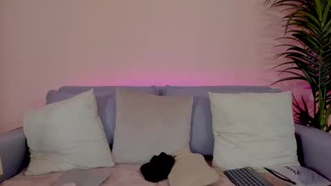 Snapshot of mia_daniellshot chatting on 05-13-26, 01:30 Sarah Luna online show from 05-13-26, 01:30