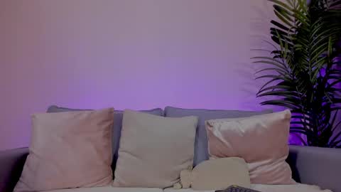 Snapshot of mia_daniellshot chatting on 05-20-26, 12:11 Sarah Luna online show from 05-20-26, 12:11